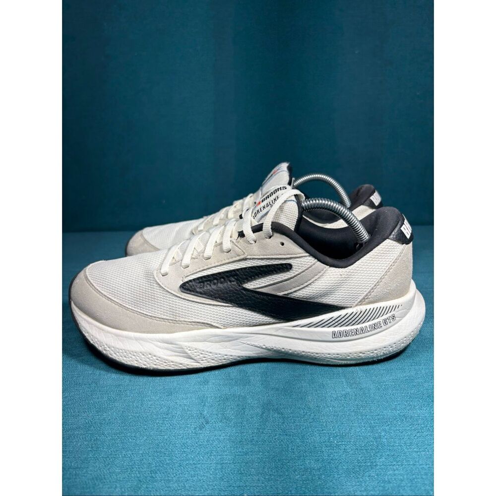 Brooks Men's White and Black Athletic Running Shoes